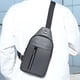 thumbnail image 4 of Pequeña bolsa de hombro para hombres y mujeres, bolso de viaje con agujero para auriculares, bolso de hombro de gran capacidad, bolso de hombro de una sola capa, bolsa de viaje para exteriores, bolsa, 4 of 8
