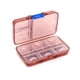 thumbnail image 1 of Organizador de pastillas, Mini almacenamiento, planificador semanal, contenedor de tabletas, compartimento a prueba de humedad, dispensador de Almacenamiento y organización del hogar Marrón Bewildely HA012381-03, 1 of 6