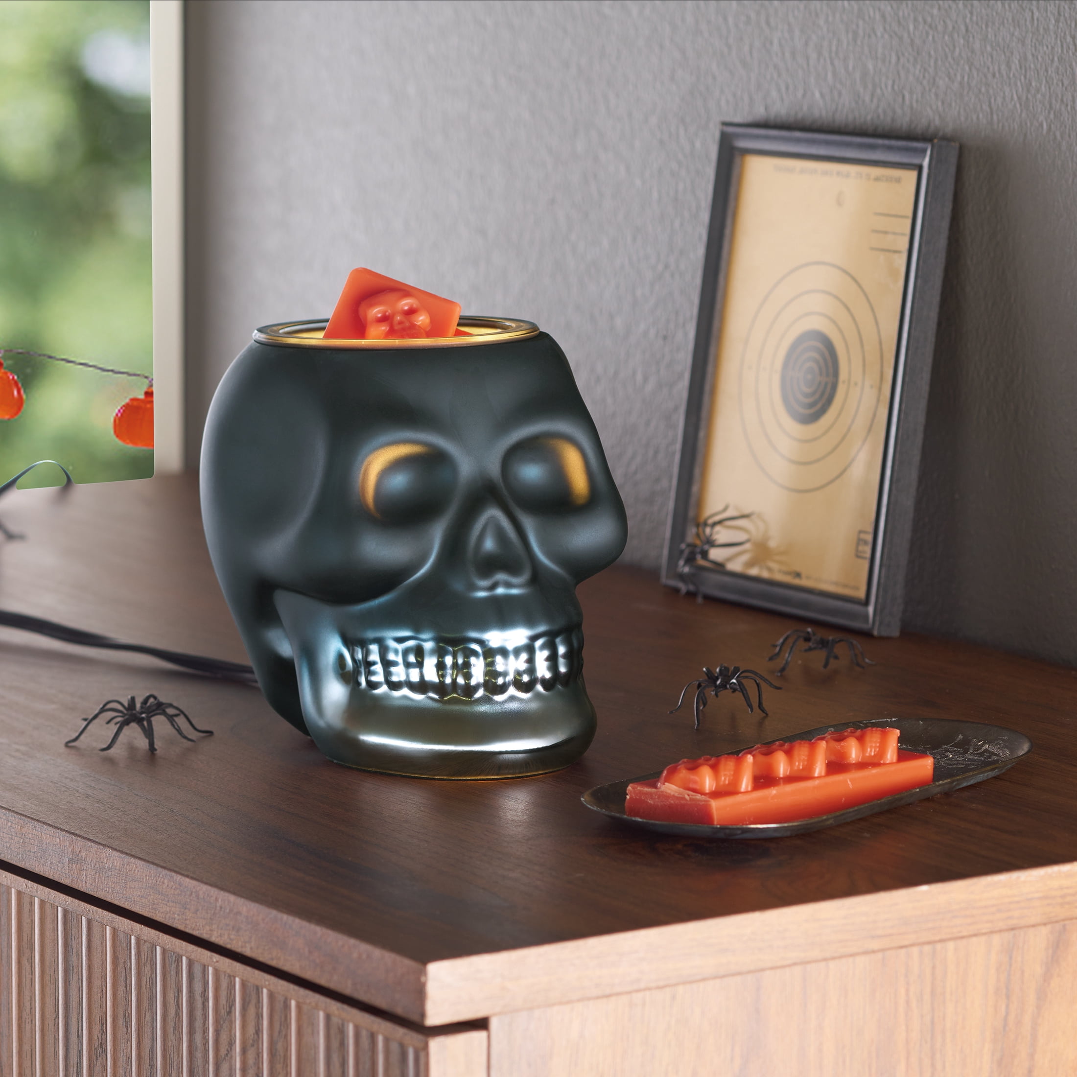 Better Homes & Gardens Halloween Ceramic Electric Plug-in Wax Melt Warmer with Farm Apple Pumpkin Wax Melts, Ombre Skull