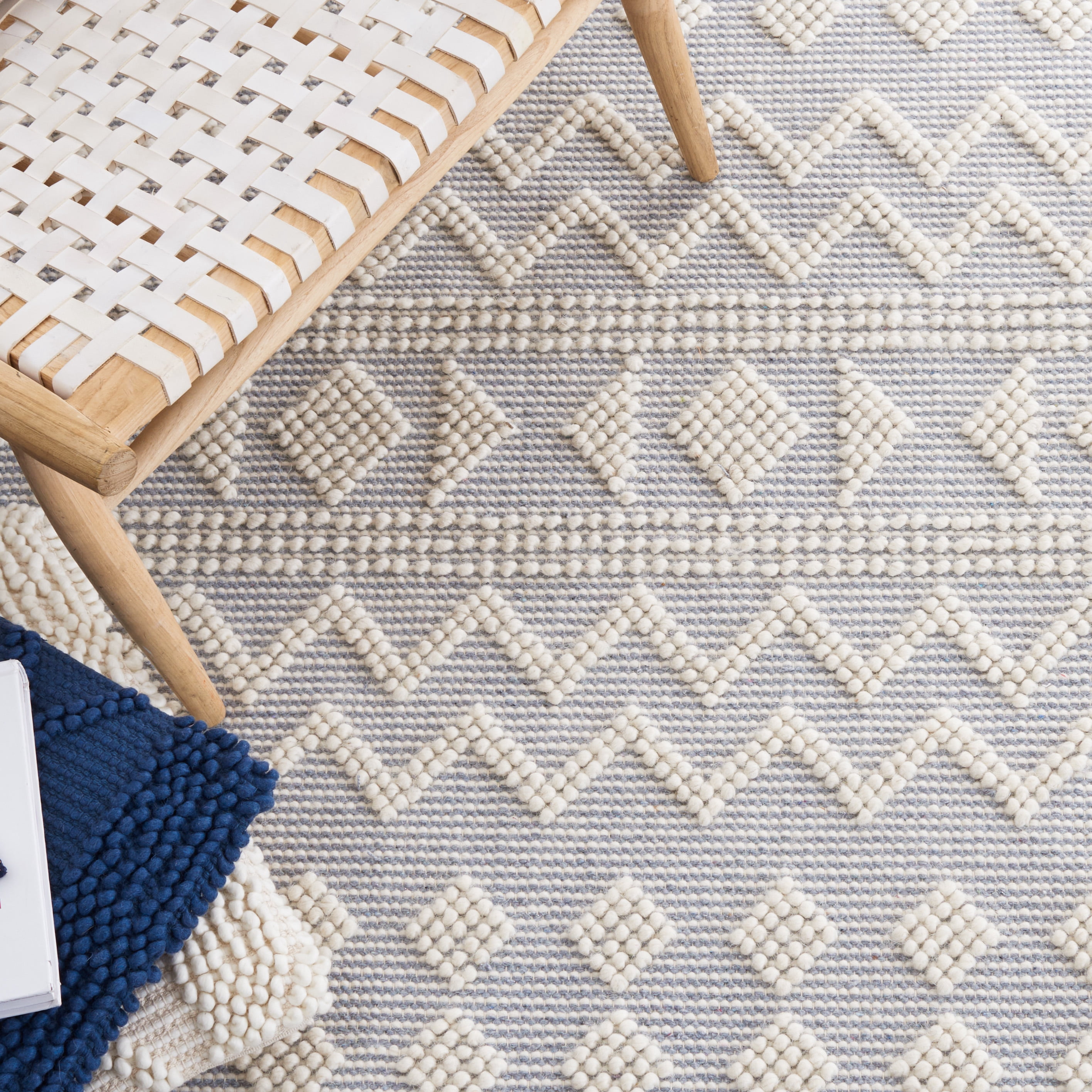 SAFAVIEH Natura Athens Southwestern Area Rug, Ivory/Light Blue, 6' x 6' Square