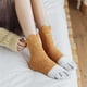 thumbnail image 5 of Calcetines de felpa con forma de pata de gato, suaves y cómodos, para el invierno, 5 of 9