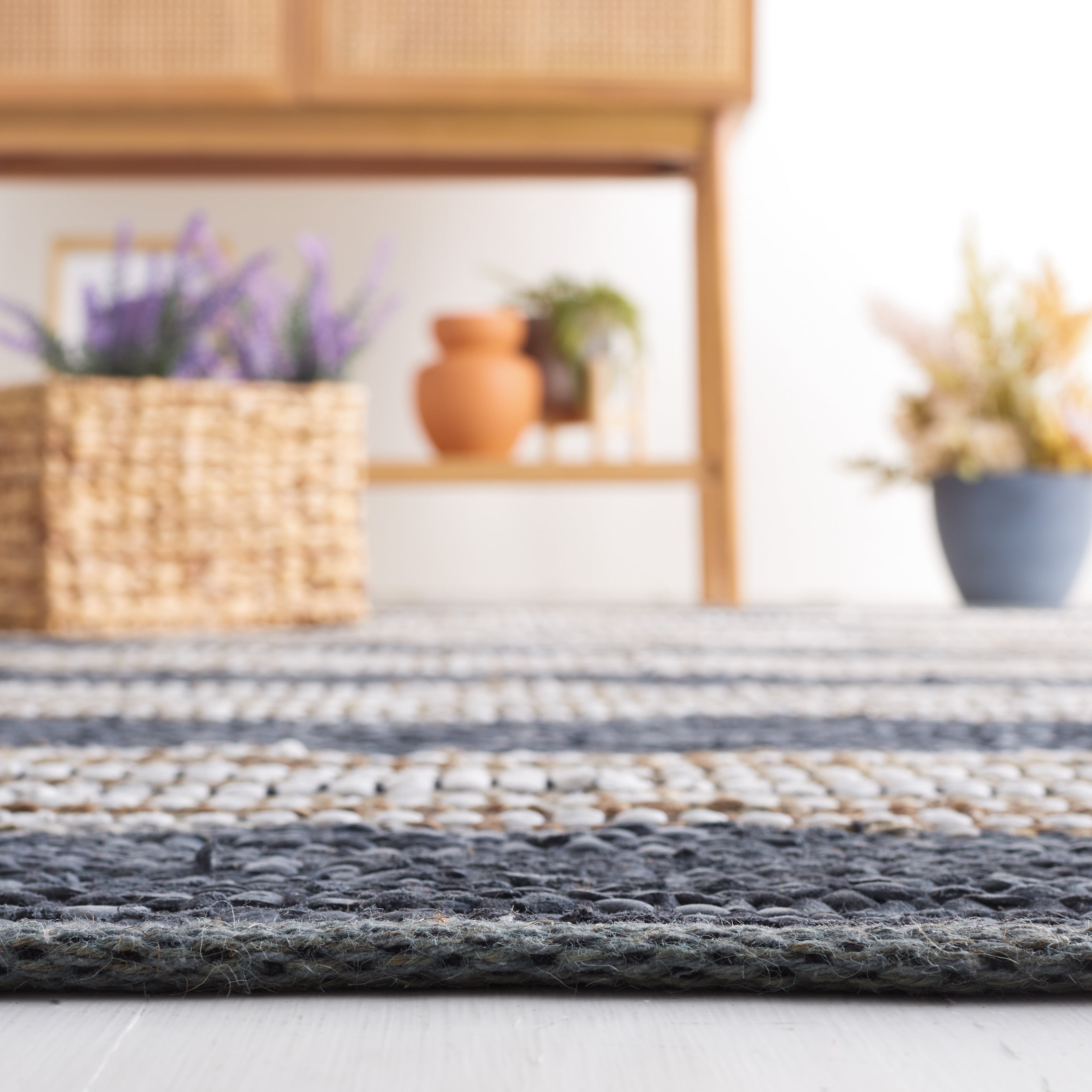 SAFAVIEH Vintage Leather Henley Striped Area Rug, Dark Grey/Natural, 4' x 6'