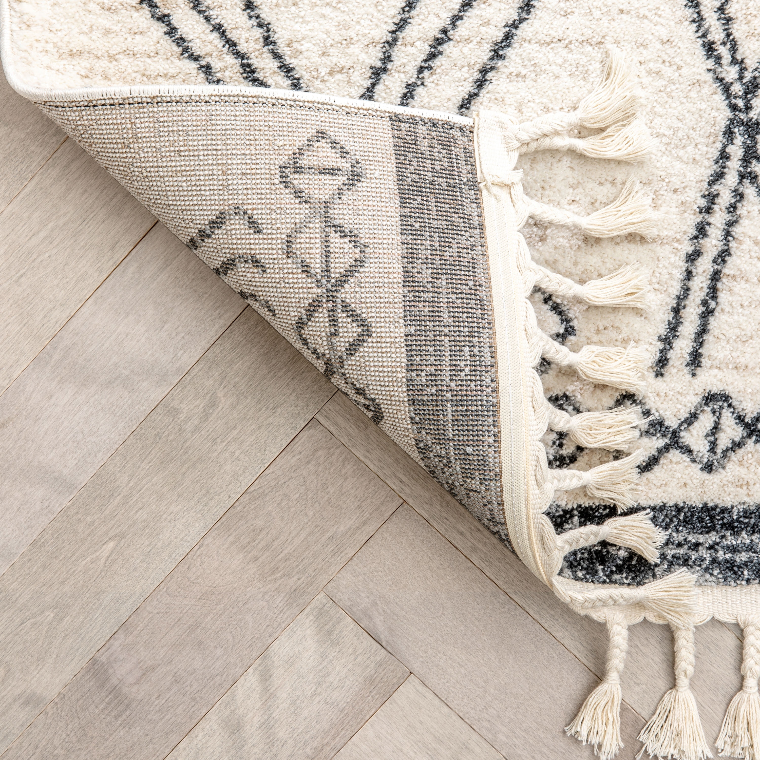 Well Woven Austen Ivory Geometric Tribal Area Rug 3'11" x 5'3"