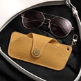thumbnail image 1 of Funda de gafas de cuero sintético para mujer con cierre de botón a presión, organizador compacto de gafas para uso diario y actividades al aire libre, 14 x 7 cm., 1 of 6