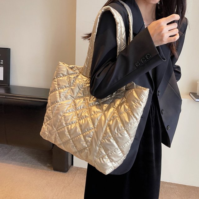Bolso acolchado con entramado de diamantes para mujer, bolso de invierno de ocio para niña de gran capacidad (dorado)