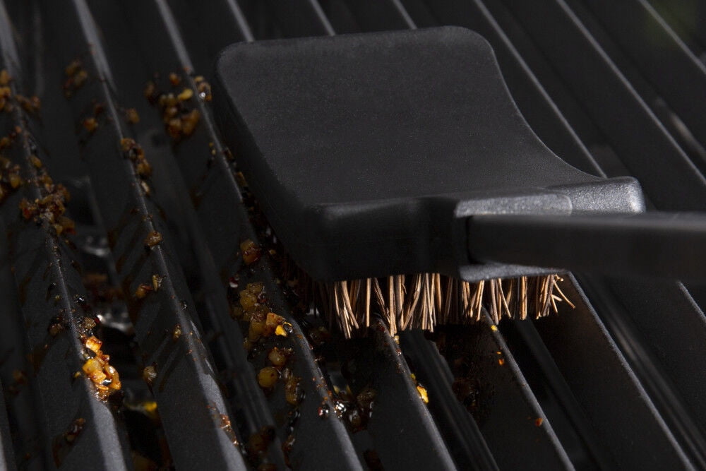 Broil King 20.8 In. Palmyra Bristles Wood Handle Heavy-Duty Grill Cleaning Brush