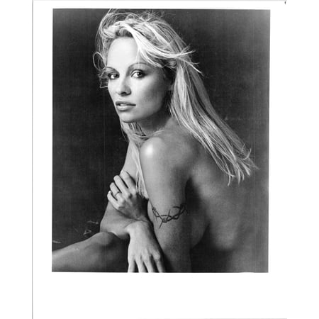 Pamela Anderson seductive pose of Baywatch star 8x10 inch photo