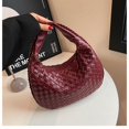 thumbnail image 1 of Bolso tejido de alta gama de estilo para mujer, bolso de hombro tipo bandolera con textura de nicho, bolso de viaje portátil, 1 of 6