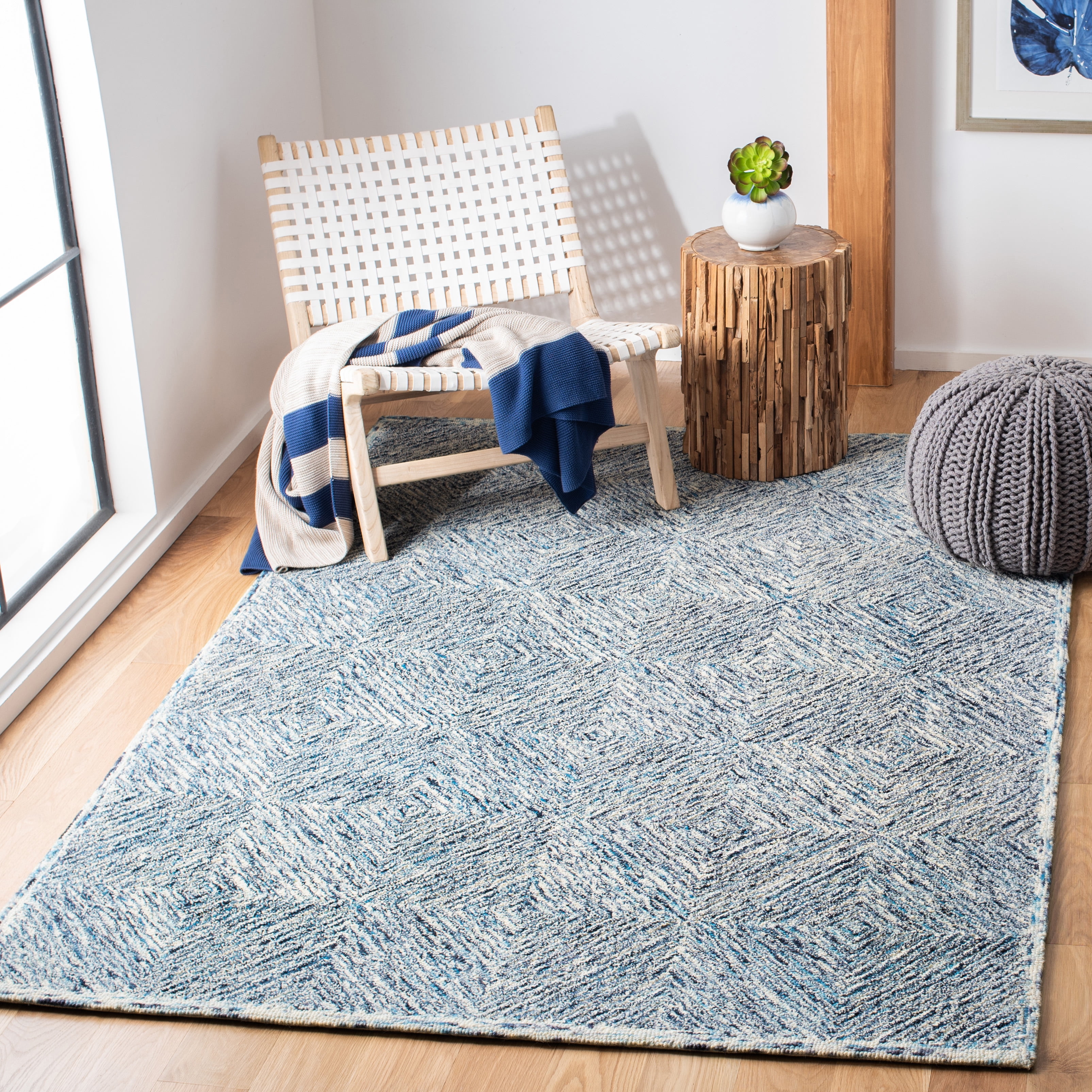 SAFAVIEH Capri Thelma Diamond Wool Area Rug, Ivory/Blue, 6' x 9'