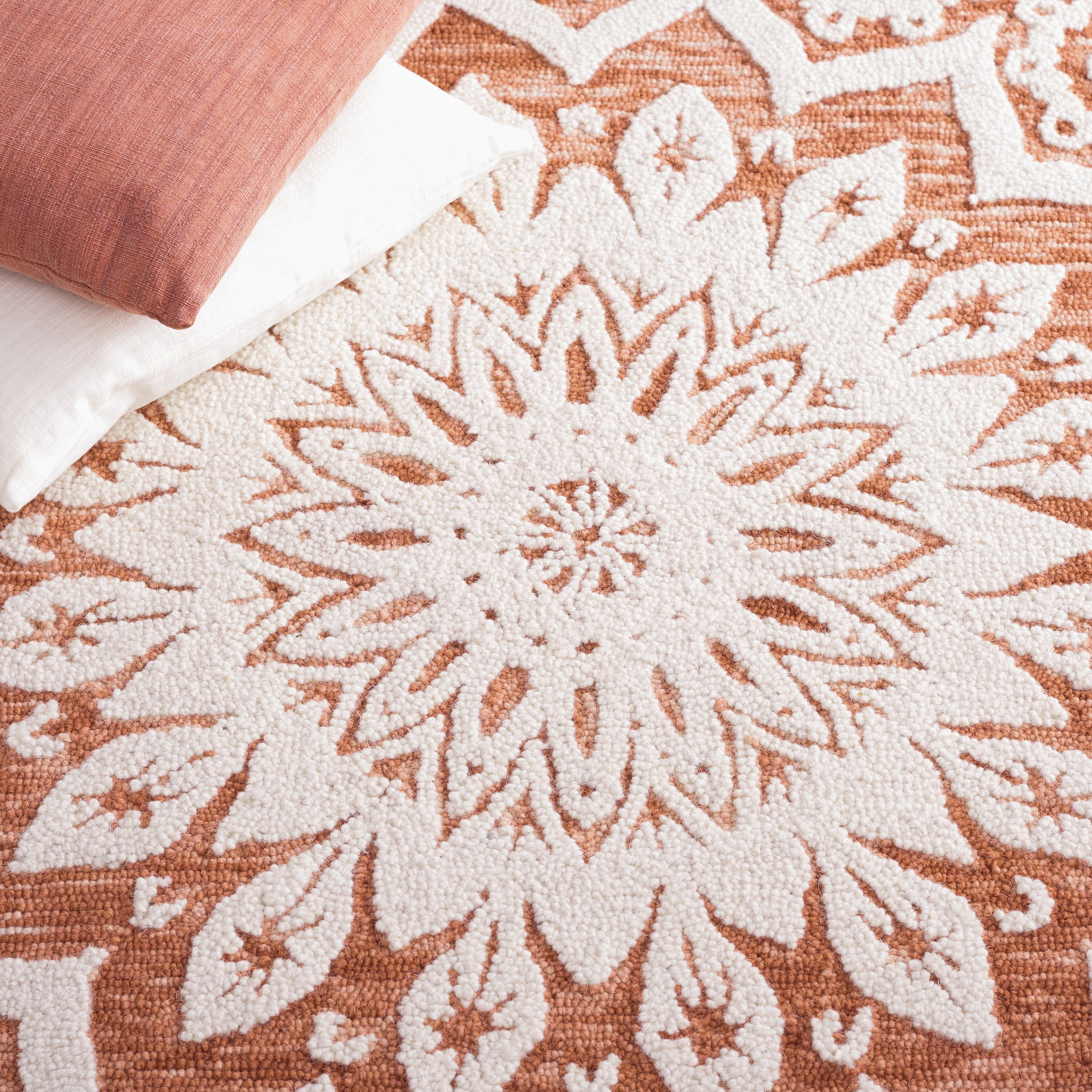 SAFAVIEH Blossom Brody Medallion Area Rug, Ivory/Pink, 6' x 6' Square