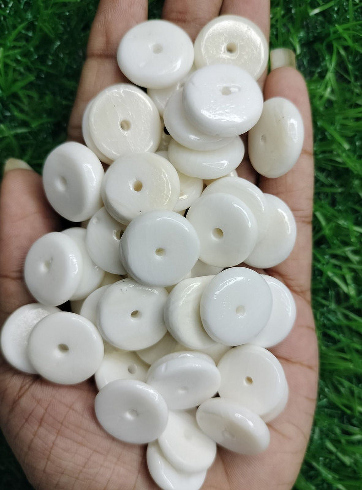 St. John's Exim Sea Shells Buttons 15mm to 16mm (1 kg Minimum 450 Pieces Above) 2.2 lbs, White