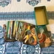 thumbnail image 4 of Cartas de tarot con caja de hierro, tecnología de estampado en caliente, naipes de alta calidad, exclusivo juego de cartas de mesa en inglés, 4 of 5