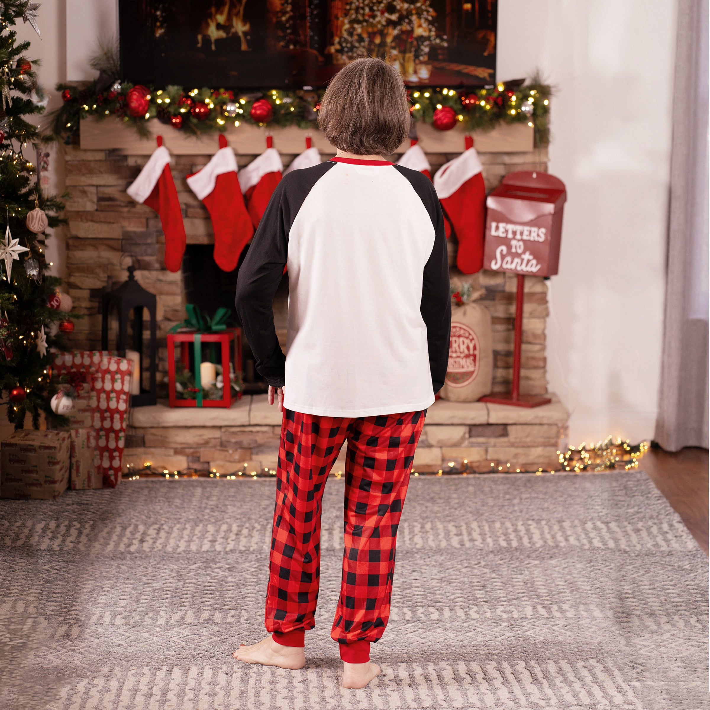 PatPat Womens Christmas Pajamas Family Matching 2 Piece Set Long Sleeve Santas Top and Red Plaid Pants Loungewear Set Holiday Gift PJs with Socks Women M