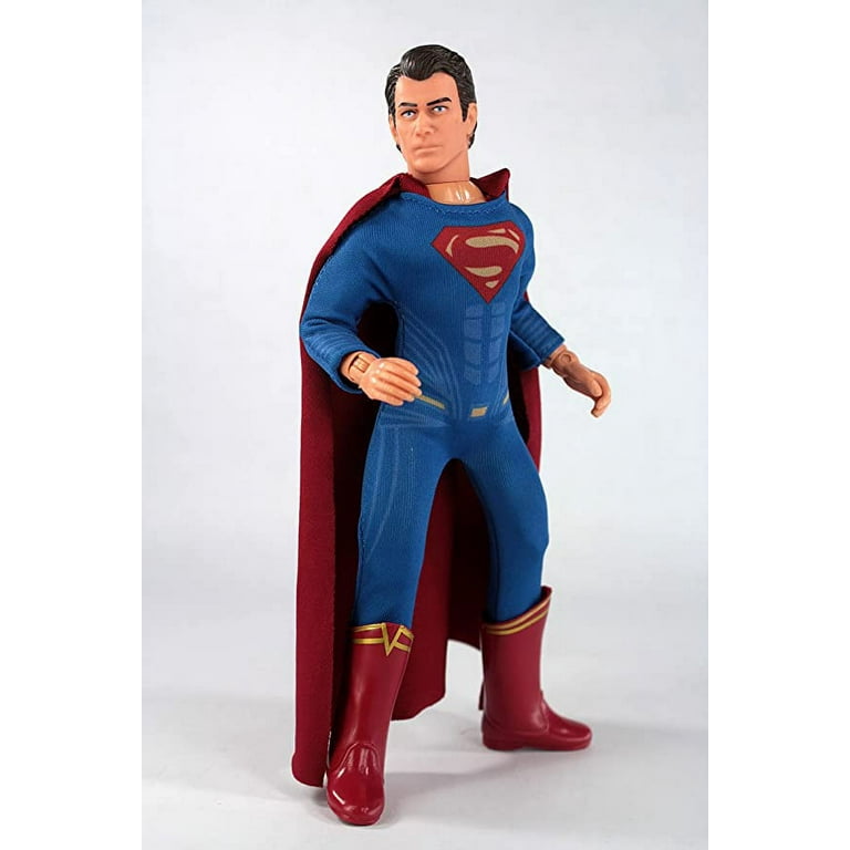 Henry Cavill diz como foi voltar a vestir o uniforme do Superman