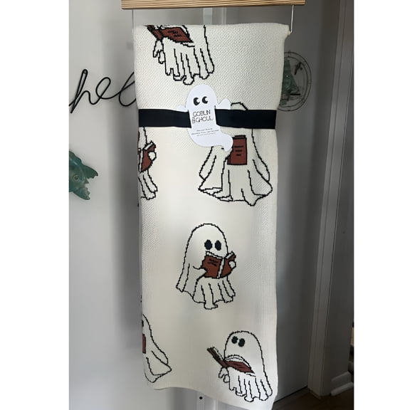 AUQ Goblin And Ghoul Ghost Reading Book Throw Blanket Halloween 2025 Super Soft Blanket Throw Warm Blankets for Picnic Bedroom Travel Sofa Office