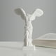 thumbnail image 2 of Estatua de la diosa Victoria alada, Victoria de Samotracia, escultura de resina, figura romana griega de Victoria, para decoración del hogar y la oficina, color blanco, 2 of 7