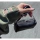 thumbnail image 3 of Bolso de mano de gamuza mini con diseño de nicho, bolso tipo almohada para mujer, bolso tipo hobo de piel auténtica para la axila, bolso de mano tipo sobre cuadrado de diseñador, 3 of 5