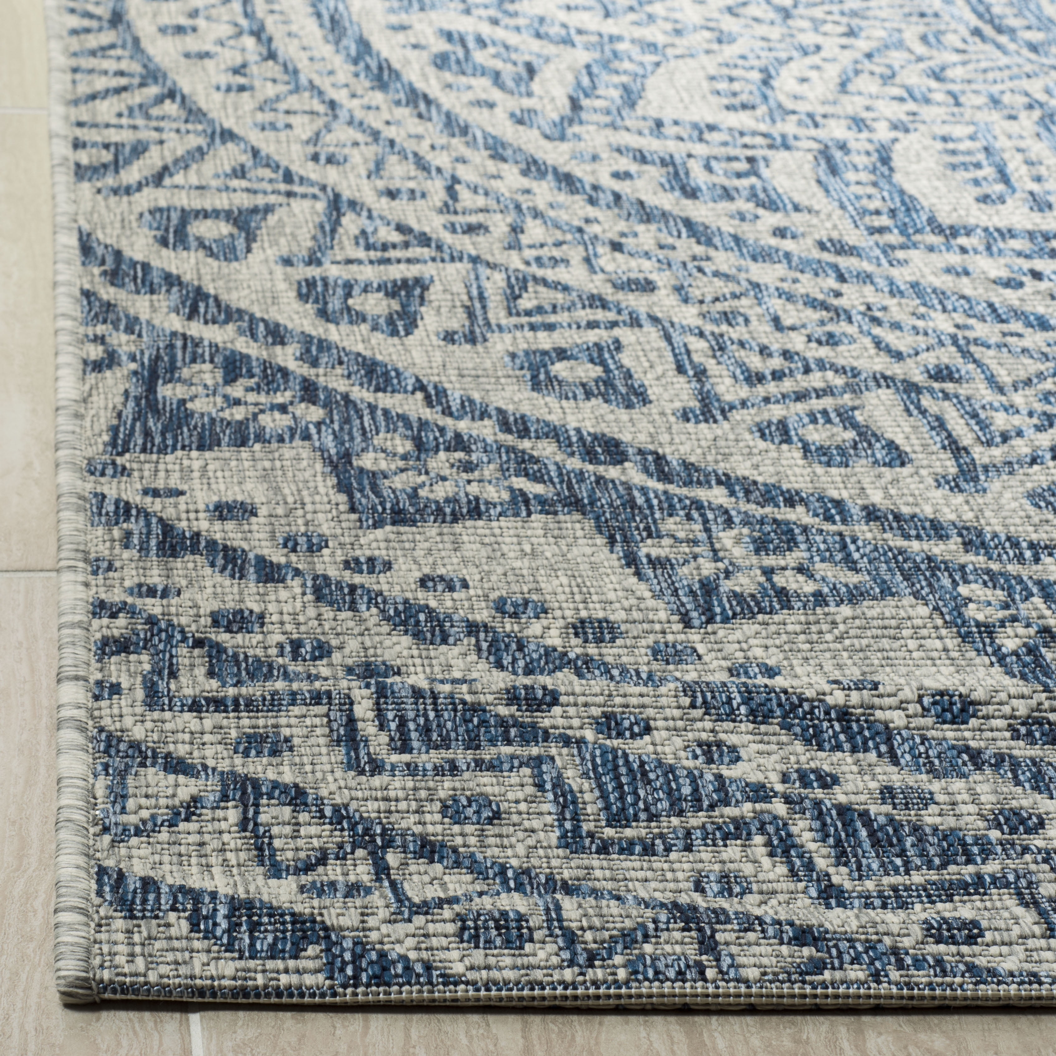 SAFAVIEH Courtyard Josiah Floral Medallion Indoor/Outdoor Runner, 2'3" x 8', Light Grey/Blue
