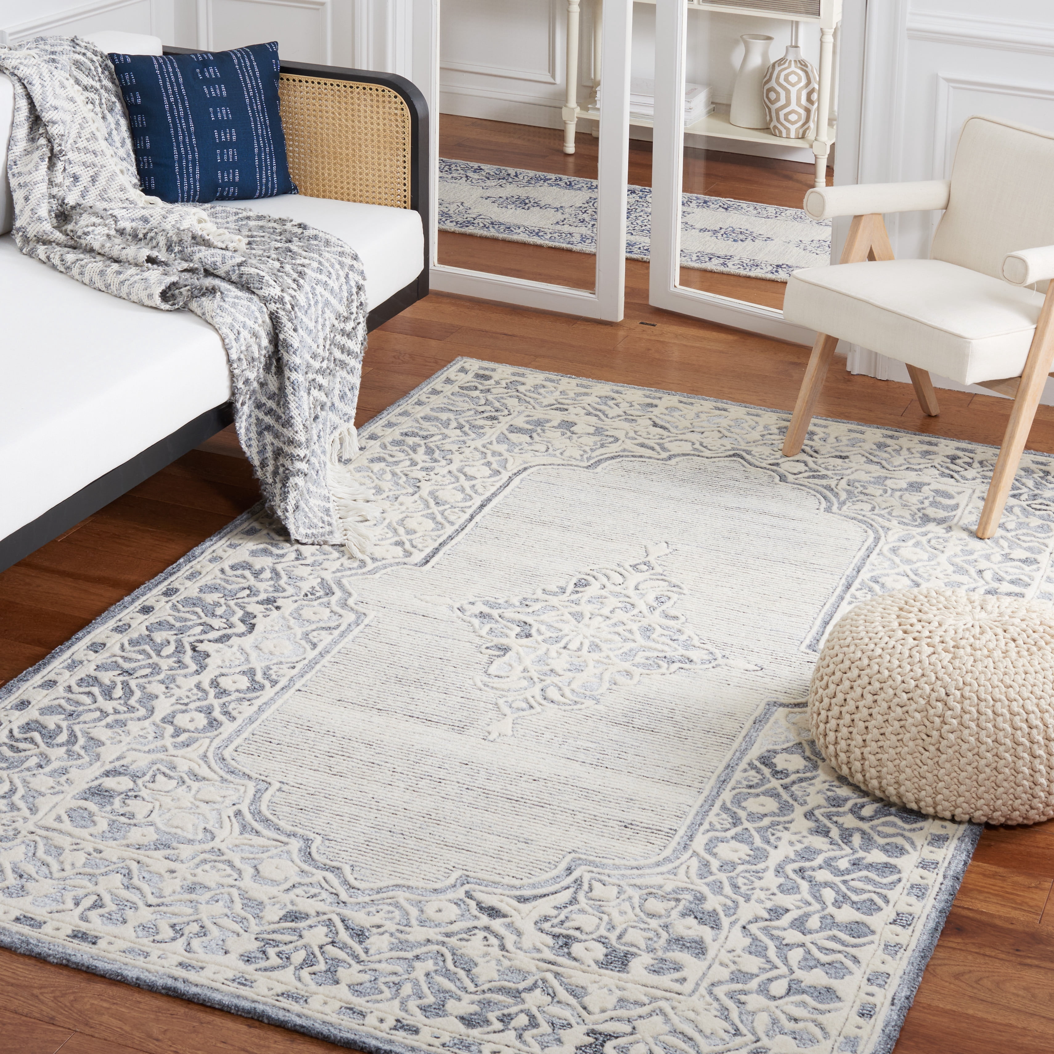 SAFAVIEH Metro Helena Medallion Area Rug, Grey/Ivory, 6' x 6' Square