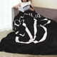 thumbnail image 4 of Manta ultrasuave de Black Veil Brides, extragrande, súper suave y cálida para sofá, cama y sofá. Acogedora, suave y ligera, 101 x 76 cm., 4 of 5