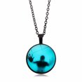 thumbnail image 1 of Halloween Effrayant Spectre Noctilucence Lumineux Pendentif Collier Argent, 1 of 4