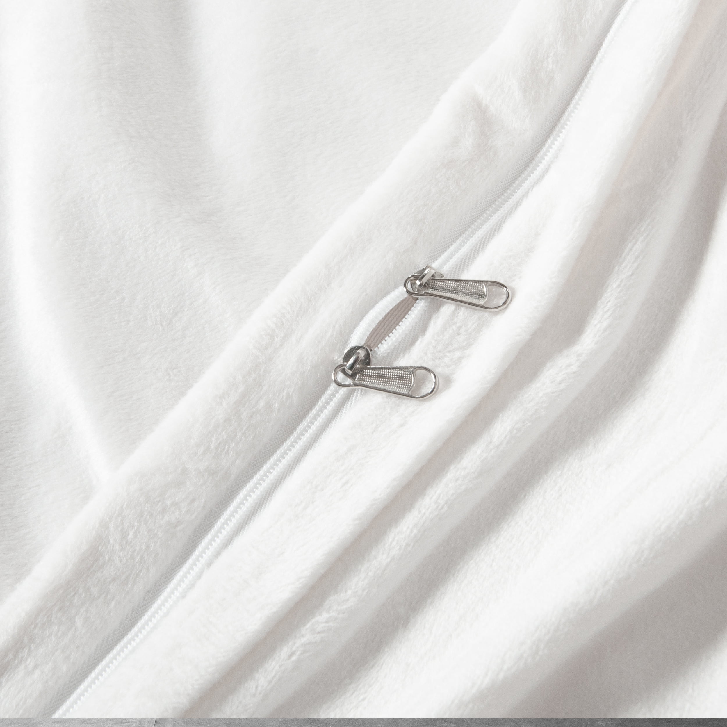 Flxxie Ultra Soft Velvet 3 Pieces Duvet Cover Set with Pillow Shams, Twin, White