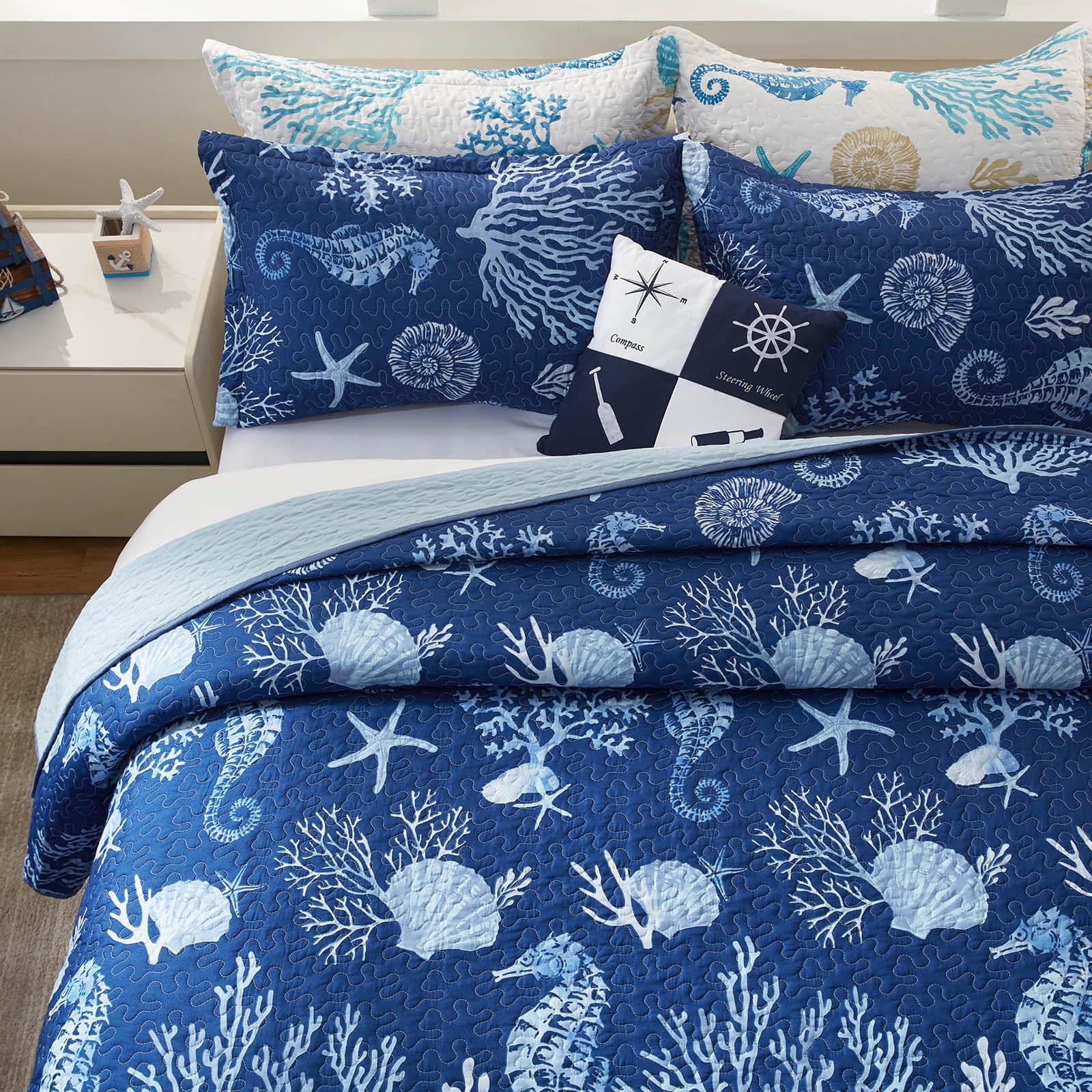 Coastal Quilt Set Full/Queen Size - Lightweight Microfiber Reversible Bedspread, 90''x98'', Navy, Includes 2 Shams