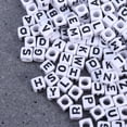 thumbnail image 4 of 500 cuentas acrílicas de 6 mm con letras del alfabeto para hacer joyas, pulseras, juguetes educativos para niños, llaveros (blanco), 4 of 5