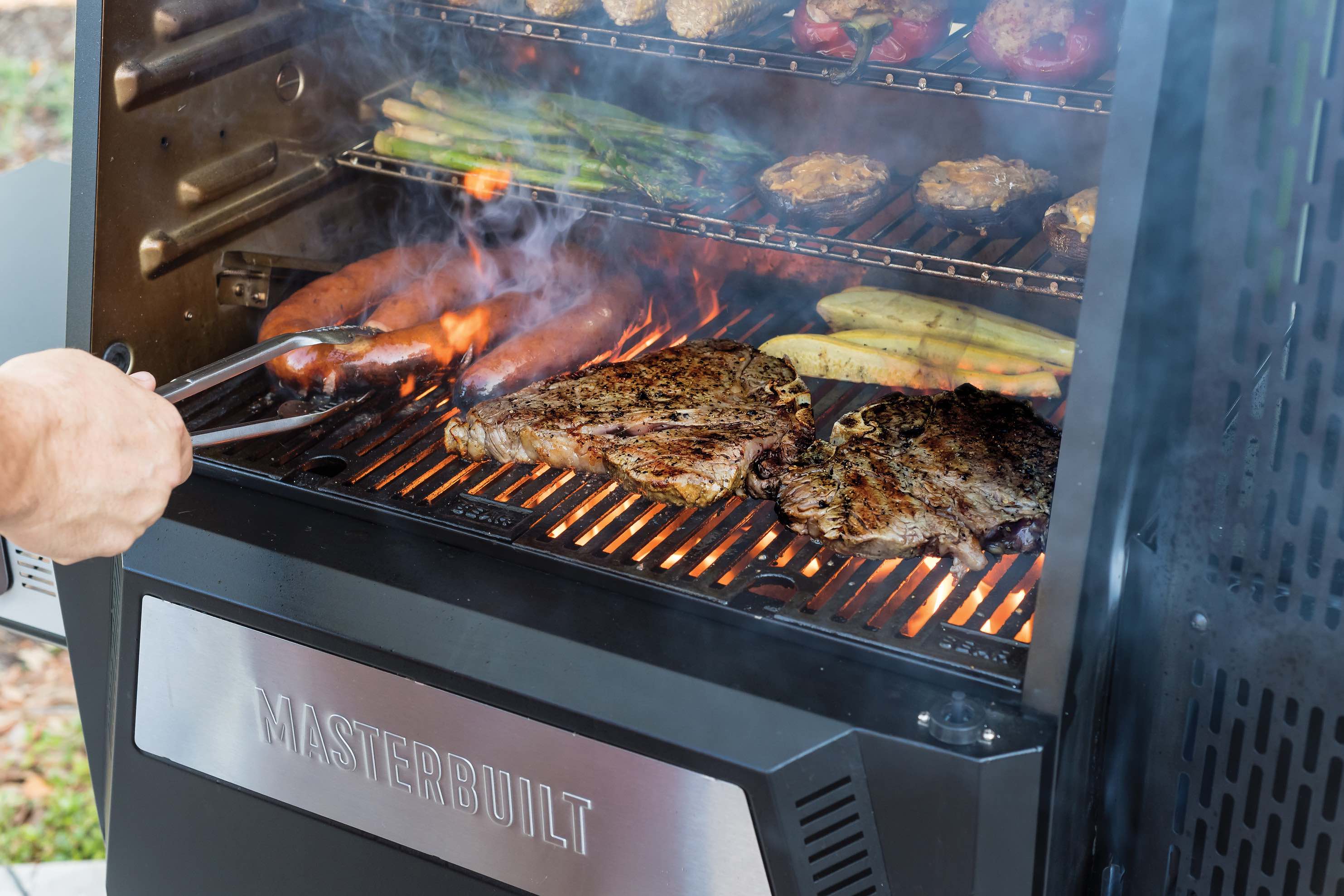 Masterbuilt Gravity Series 560 Digital Charcoal Grill and Smoker Combo - image 3 of 13