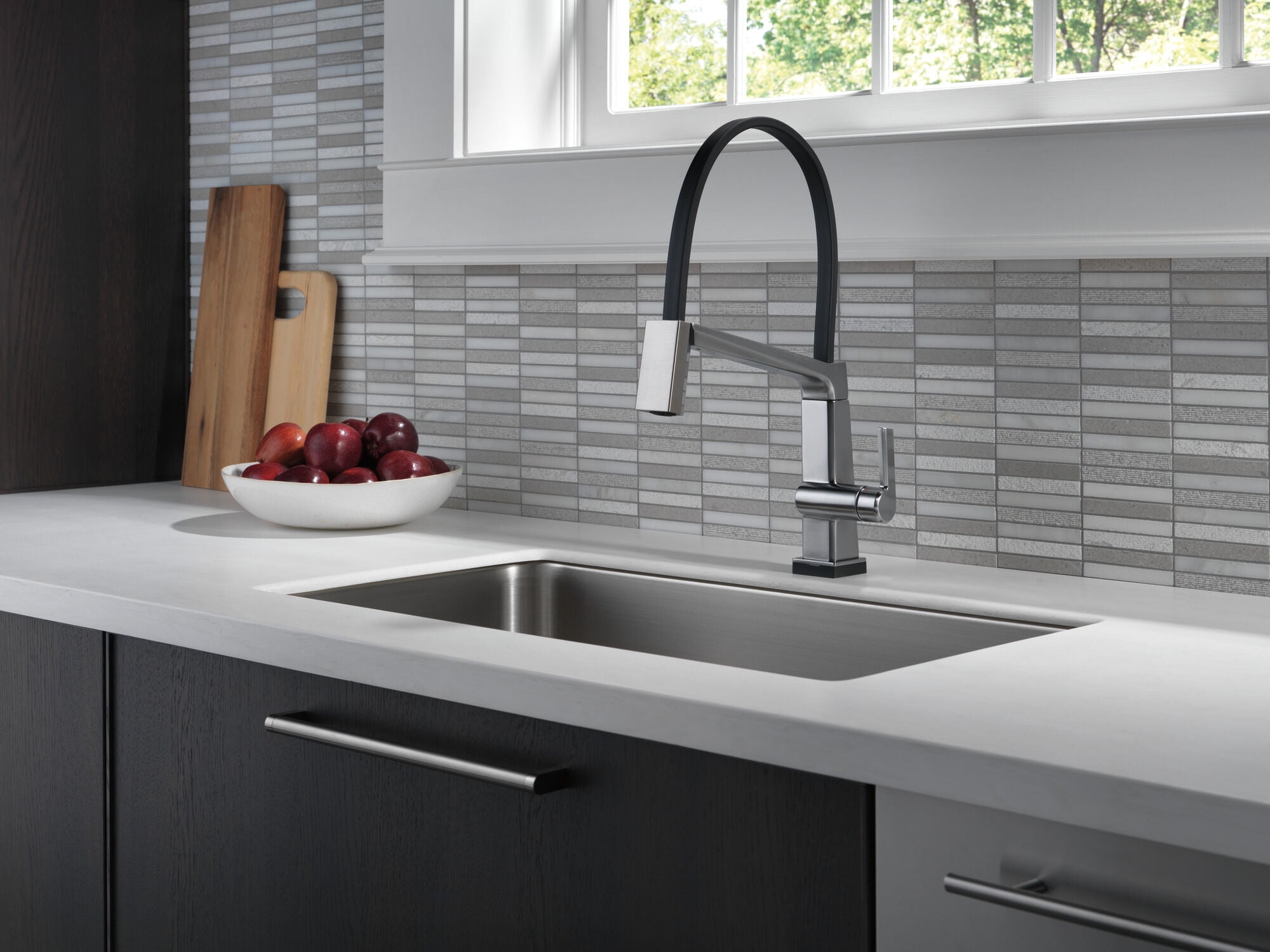 Delta Pivotal™ Single Handle Exposed Hose Kitchen Faucet with Touch2O Technology