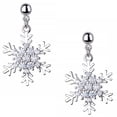 thumbnail image 4 of par de pendientes navideños con forma de copo de nieve y diamantes., 4 of 7