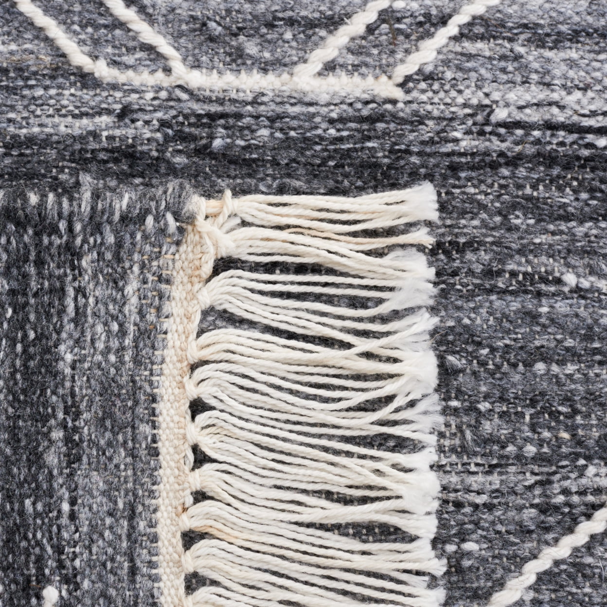SAFAVIEH Kilim Adair Geometric Area Rug, Black/Ivory, 5' x 8'