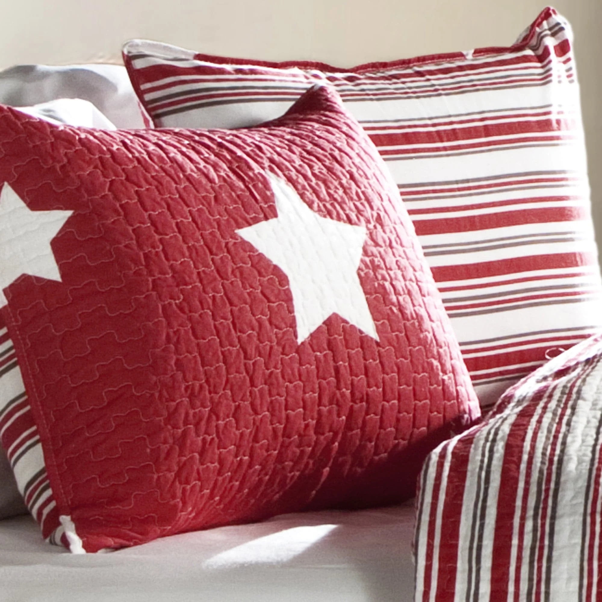 Lush Decor Star Geometric Cotton Reversible Quilt, Twin, Red, 2-Pc Set