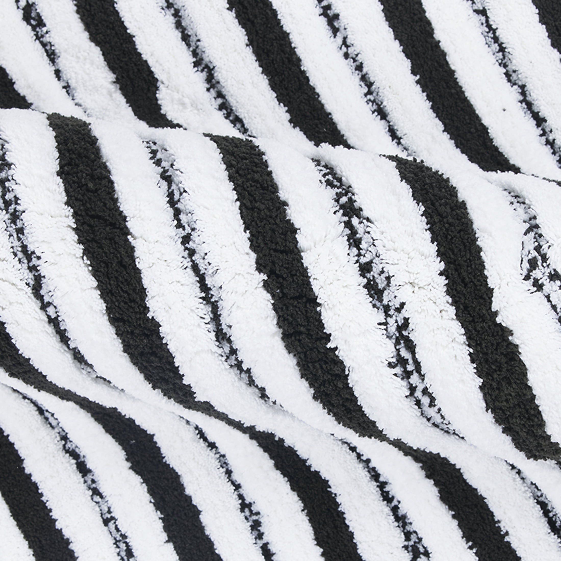 Better Homes & Gardens Signature Soft Tufted Stripe Bath Rug, Gray Shadow & White, 20" x 34"