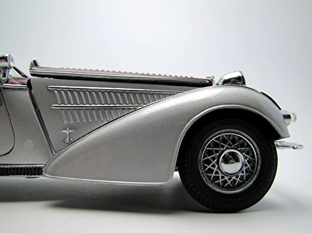 1939 Horch 855 Roadster Silver / Dark Red 1/18 by Sunstar