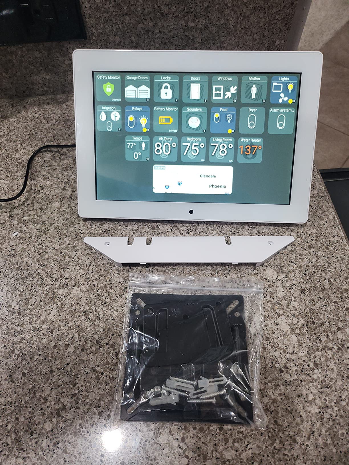 Raypodo 10.1" Android Digital Signage Tablet with Google Play, Wall Mount, and Touch Screen for Commercial Use