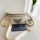 thumbnail image 5 of Bolsa De Pecho Bolso de pecho para mujer, riñonera, remaches de amor, bandolera de viaje (beige) Likrtyny Para Estrenar, 5 of 9