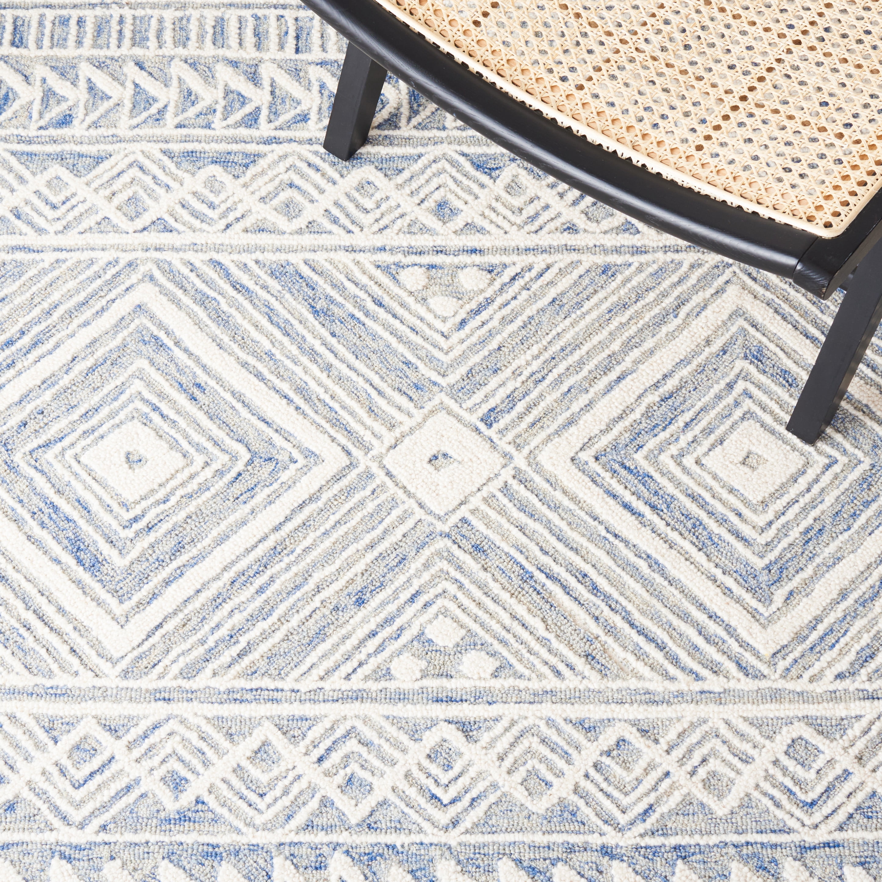 SAFAVIEH Metro Padraic Medallion Area Rug, Blue/Ivory, 6' x 6' Square
