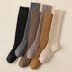 thumbnail image 4 of 1 par de medias hasta la rodilla gruesas, elásticas, de color sólido, antideslizantes, cómodas, cálidas, suaves, para otoño e invierno, para mujer, calcetines largos de felpa para uso diario, beige., 4 of 7