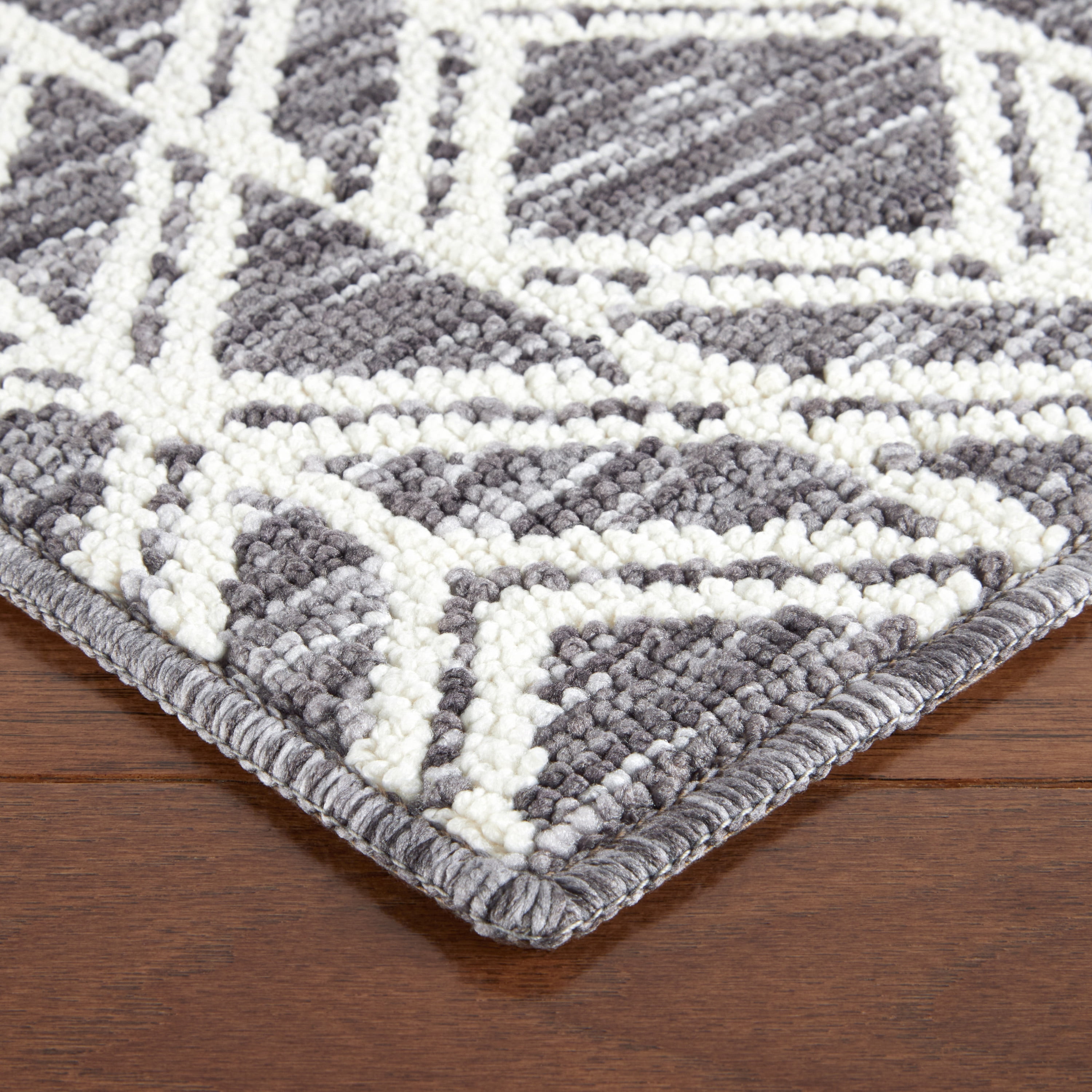 TOWN & COUNTRY EVERYDAY Walker Modern Diamond Everwash® Washable Multi-Use Decorative Rug with Non-Slip Backing, Dark Grey, 24"x72"