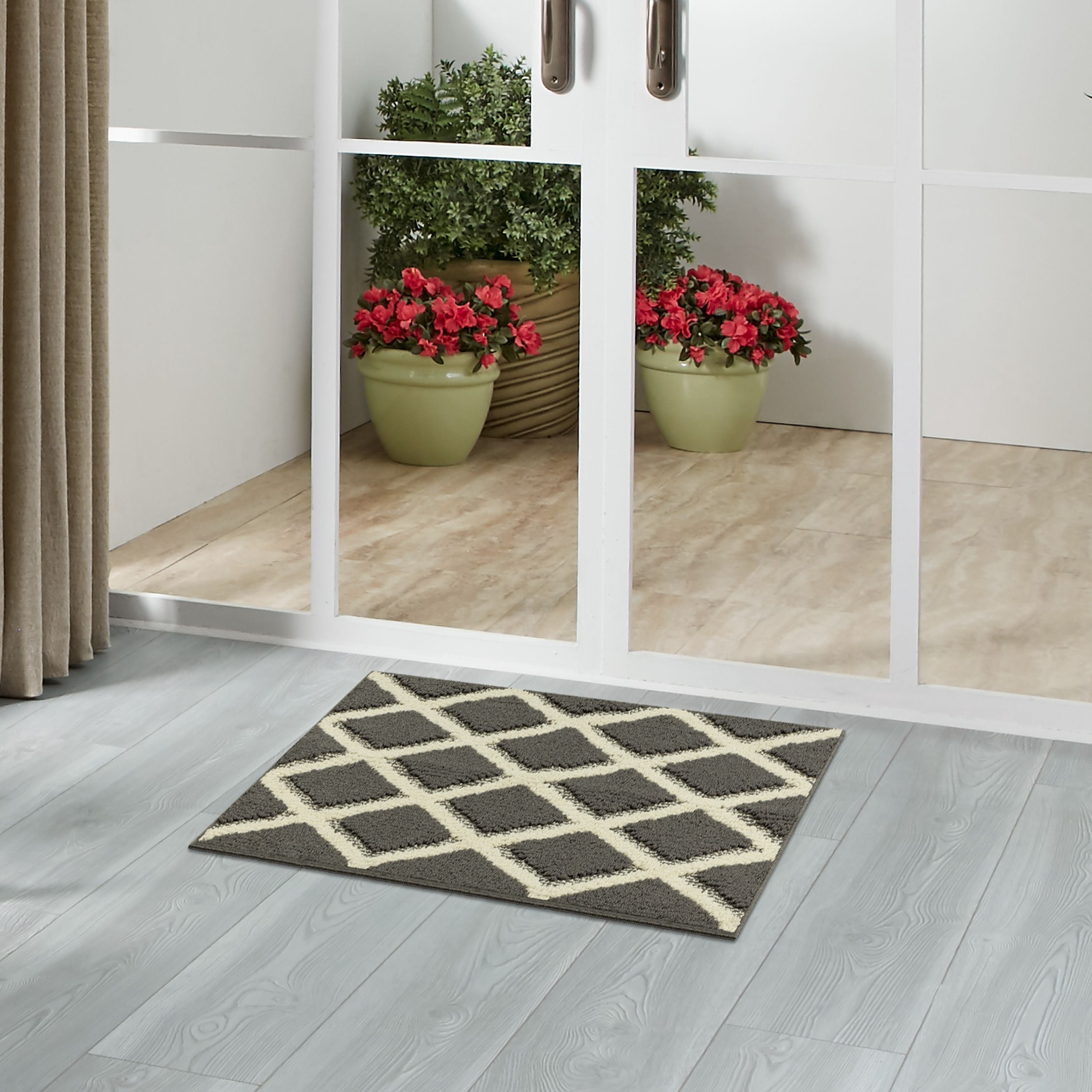 (2 pack) Mainstays Diamond Geometric High Low Pile Gray Indoor Accent Rug, 1'8"x2'6"
