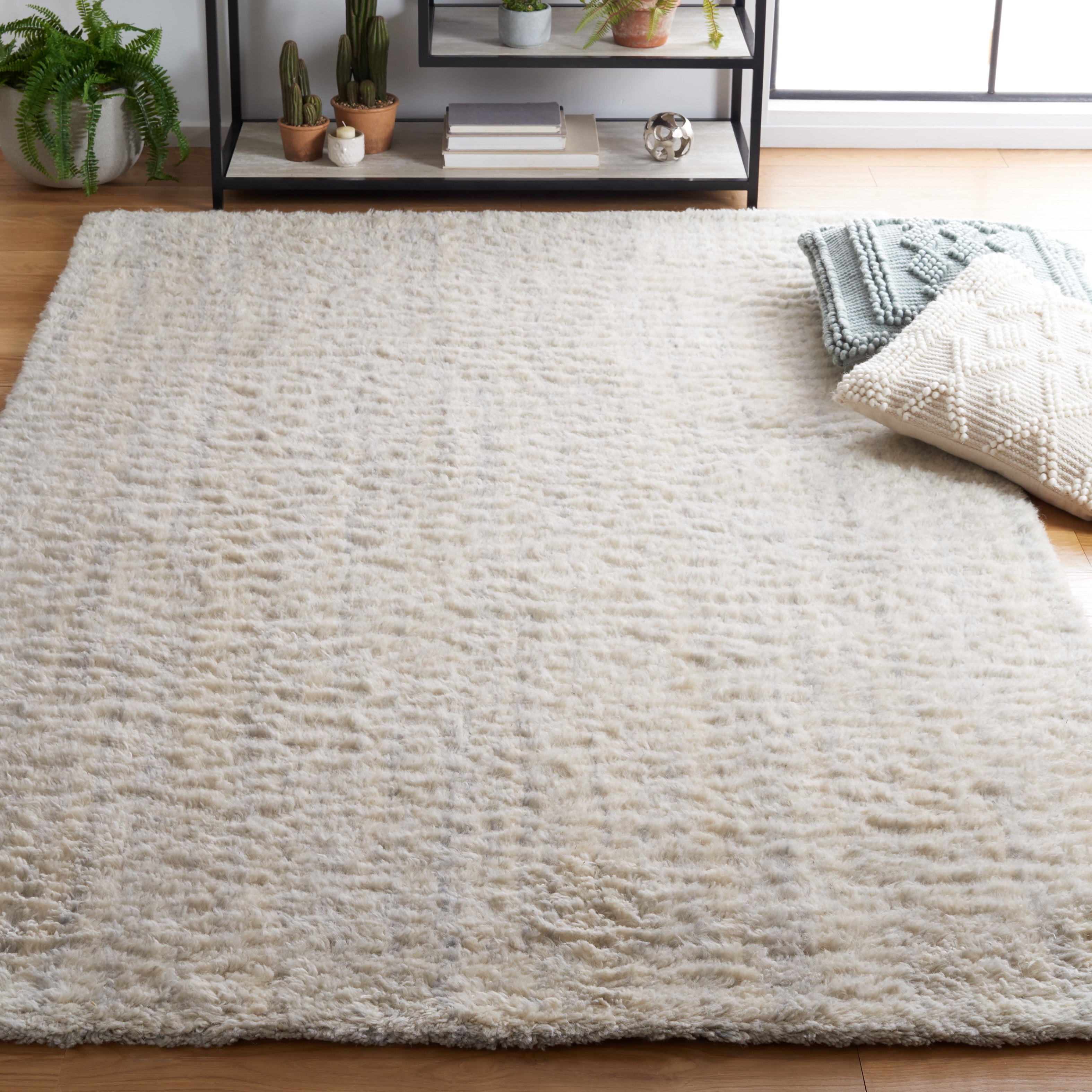 SAFAVIEH Casablanca Keane Solid Area Rug, Silver/Ivory, 6' x 6' Square
