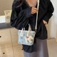 thumbnail image 4 of Bolsos de moda de nicho francés para mujer, nuevos bolsos de mensajero texturizados de alta calidad 2025, bolsos tipo cubo casuales y versátiles., 4 of 5