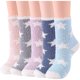 thumbnail image 1 of Xiao Hua Calcetines de algodón para mujer, cálidos, suaves y cómodos para el invierno, con suaves fibras ultrafinas para dormir en casa. Regalo de Navidad: 5 pares de estrellas de colores., 1 of 5