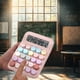 thumbnail image 1 of Calculadoras básicas estándar de oficina y papelería Mini calculadora digital de escritorio con pantalla LCD de 12 dígitos - Calculadora de bolsillo para el hogar, la escuela y los niños Una calculado, 1 of 7
