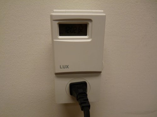 Lux WIN100 Heating & Cooling Programmable Outlet Thermostat 1