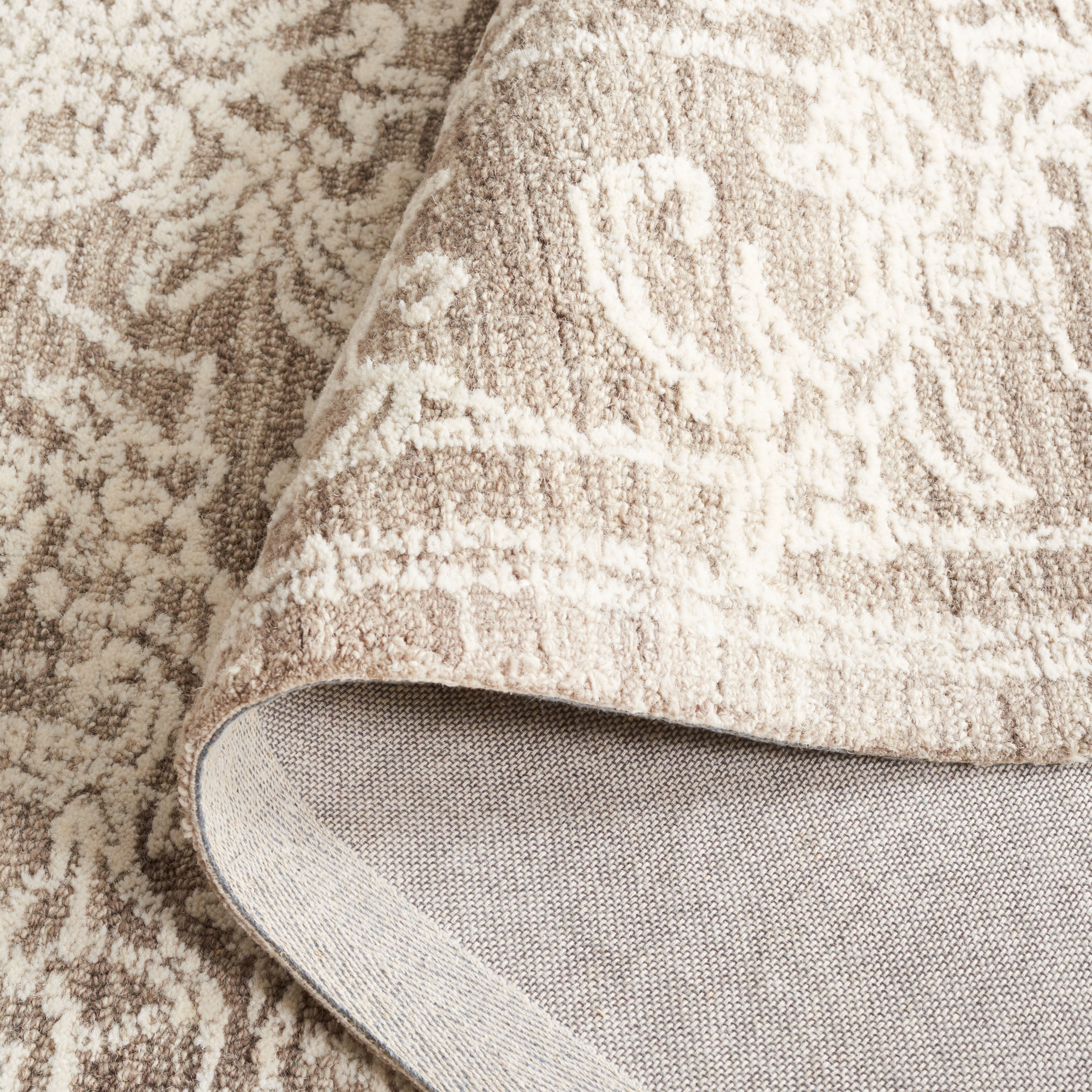 SAFAVIEH Ebony Ailin Traditional Area Rug, Ivory/Dark Grey, 8' x 10'