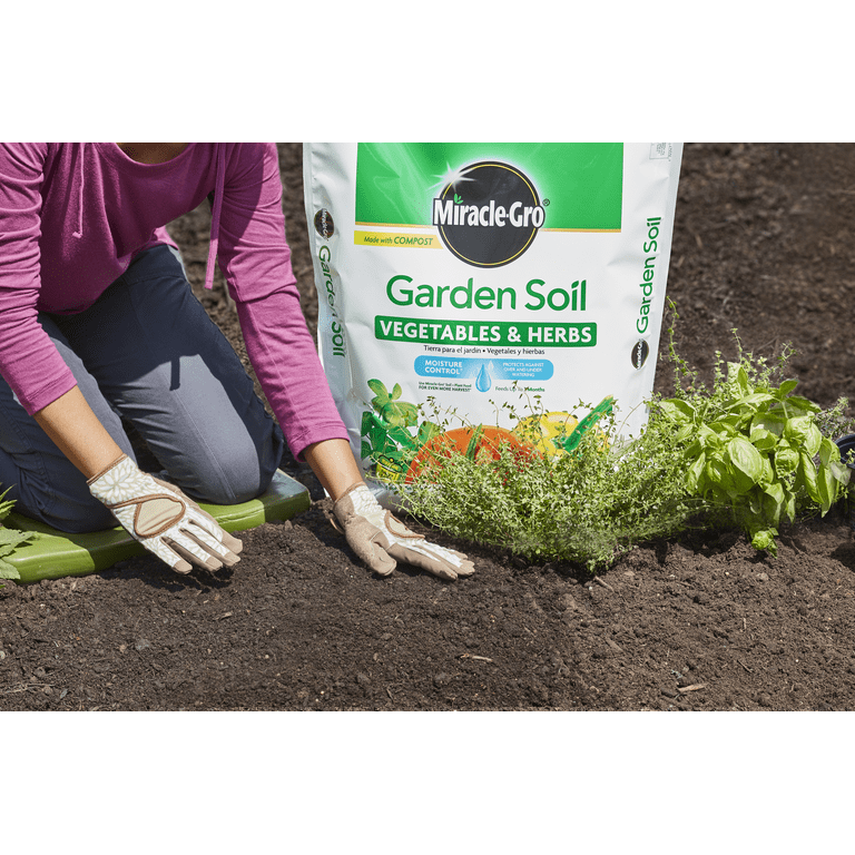 Miracle-Gro Garden Soil for Vegetables & Herbs, Moisture Control