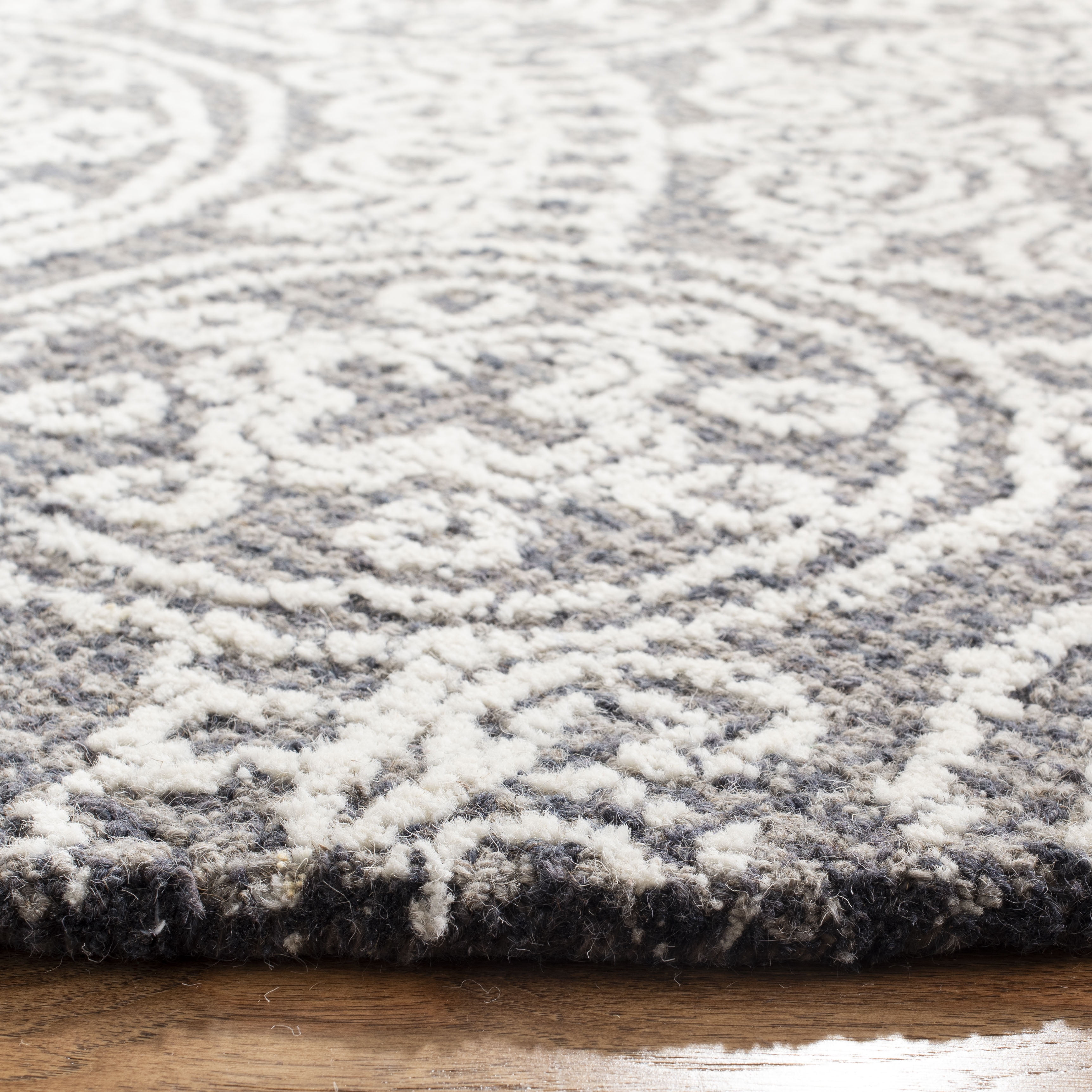 SAFAVIEH Abstract Amadine Geometric Wool Area Rug, Gray/Ivory, 6' x 6' Round