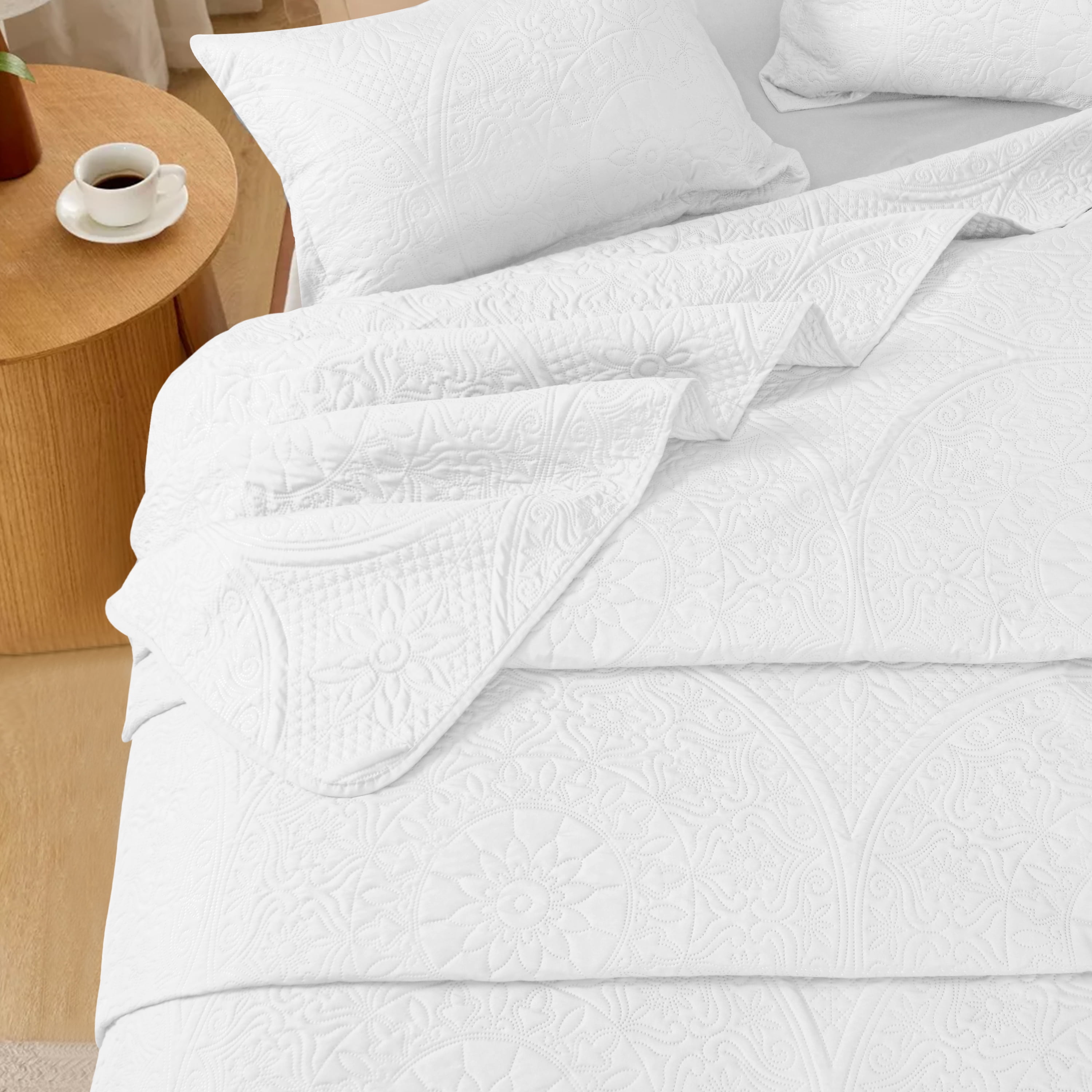 King Quilt Set - Lightweight Summer Bedspread Bedding Set for All Season, 3 Piece (1 Quilt, 2 Pillow Shams)